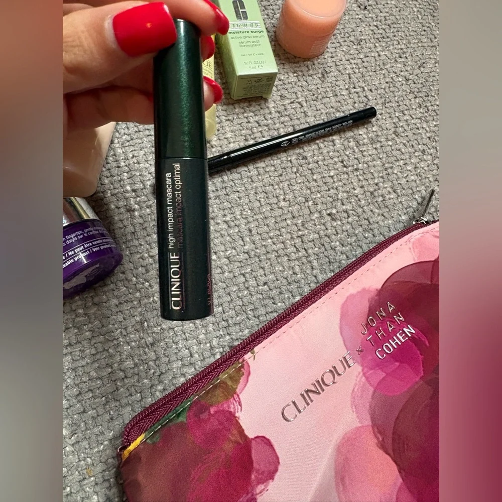 Clinique Luxury Sample Set + Jonathan Cohen Designer Floral Pouch - Picture 2 of 13